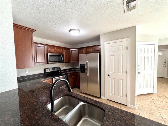 Building Photo - 2339 Bloomfield Dr