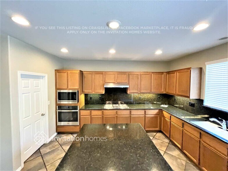 Building Photo - 41029 Crimson Pillar Ln