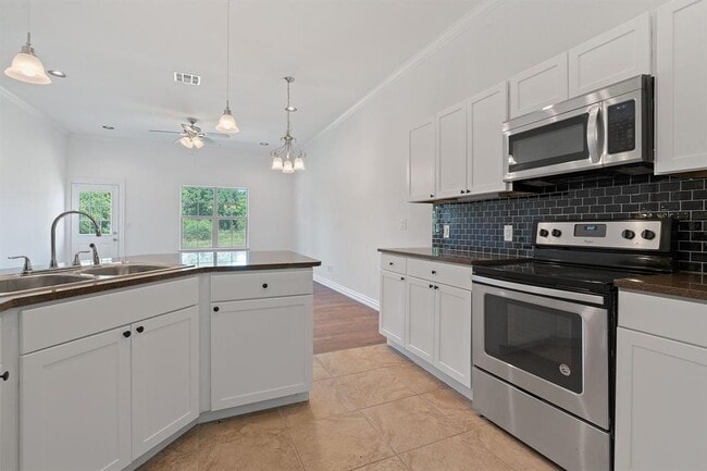 Building Photo - 404 Mesa Dr