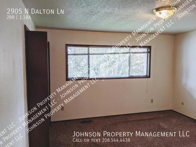 Building Photo - West Boise townhome style unit, two bath, ...