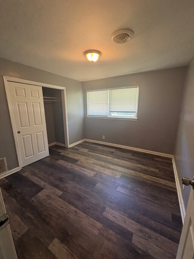 Building Photo - 1219 Biscayne Dr