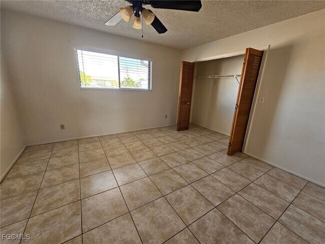 Building Photo - 1221 SE 46th Ln