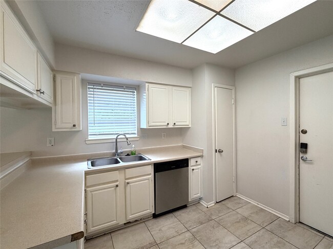 Building Photo - 22319 Merrymount Dr