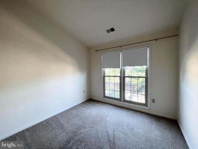 Building Photo - 2134 Kings Garden Way