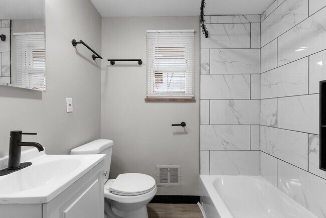 Building Photo - 384-386-386 S Napoleon Ave