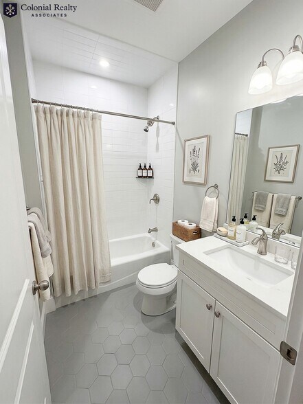 Building Photo - 42 Parsons St