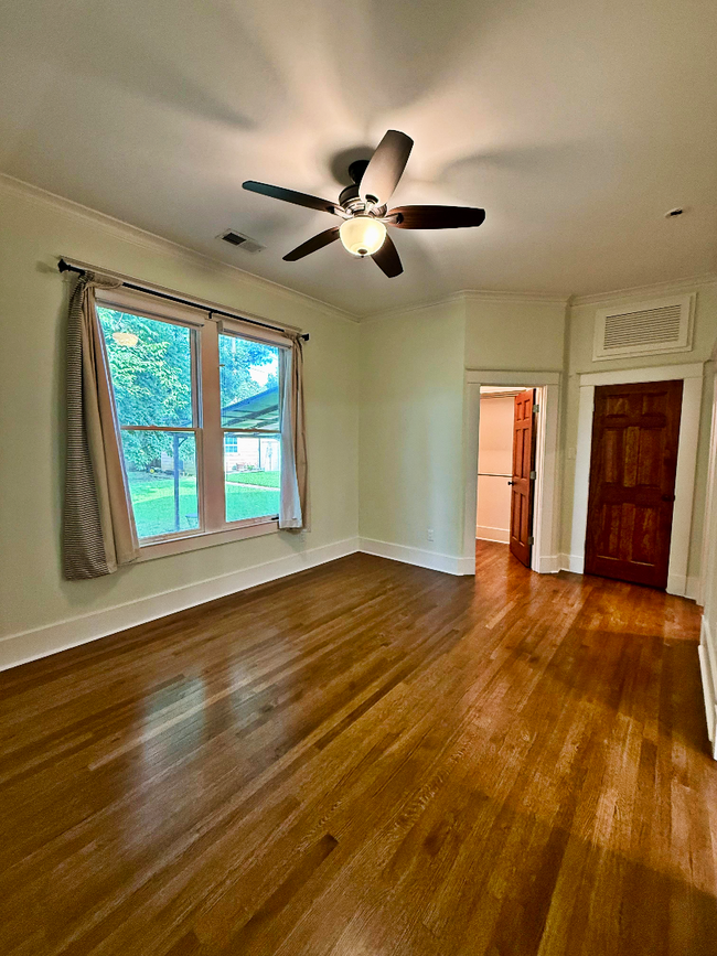 Building Photo - Beautifully Updated Historic Home in Midto...