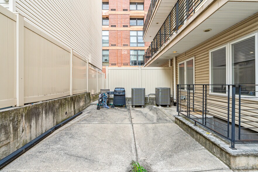 Building Photo - 912 N 16th St