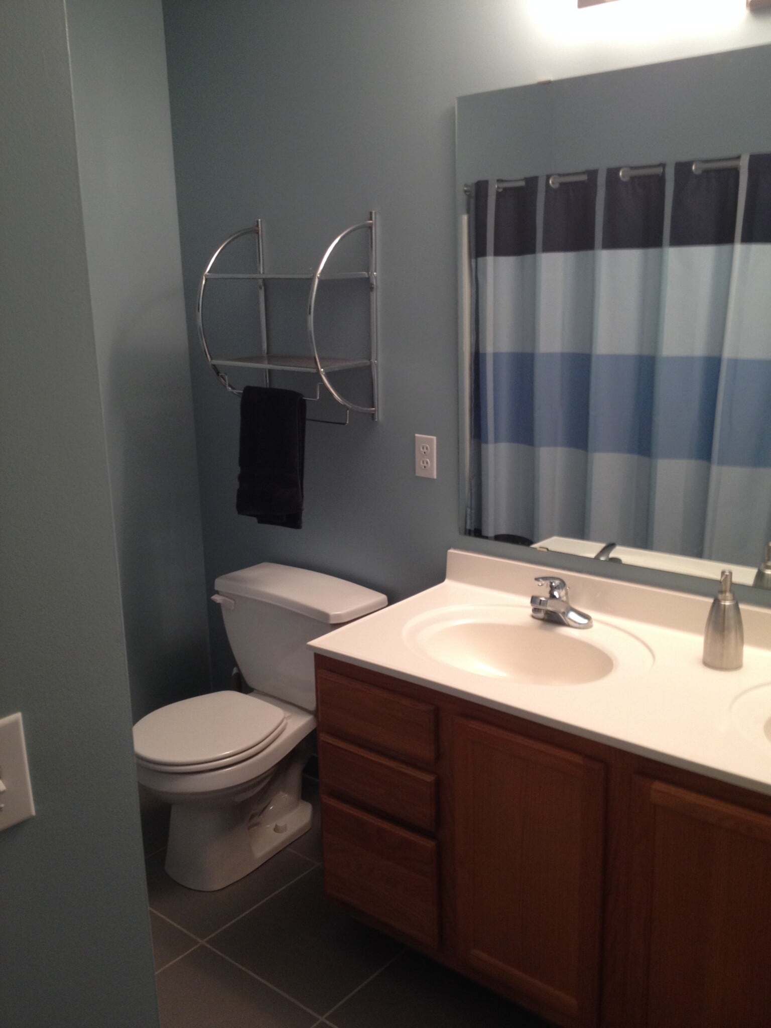 Building Photo - 562 Willoughby Way W