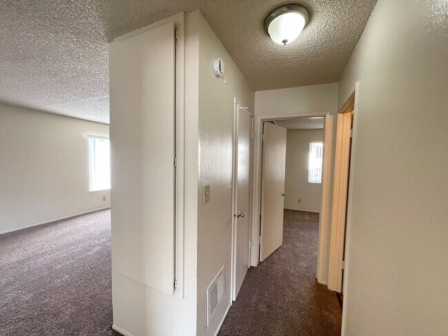 Building Photo - Large Upstairs 2-Bedroom with New Carpet & On-Site Laundry