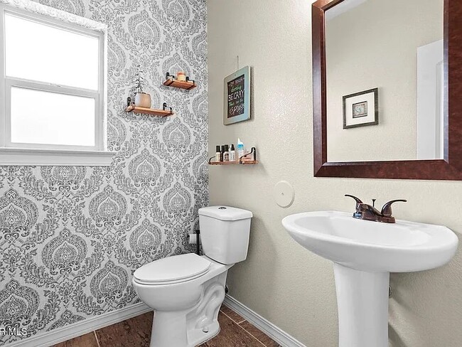 Building Photo - 5525 Valley Cedar Dr