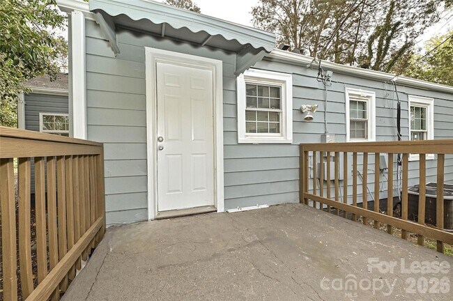 Building Photo - 301 Seldon Dr