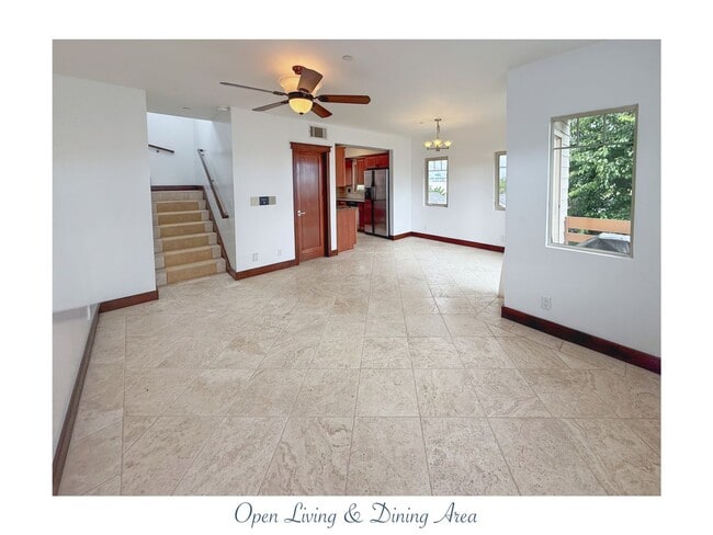 Building Photo - Pet friendly three-story townhouse-style c...