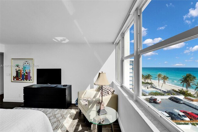 Building Photo - 3140 S Ocean Dr