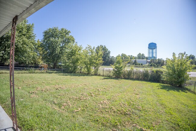 Building Photo - 493-495 Perrey Dr