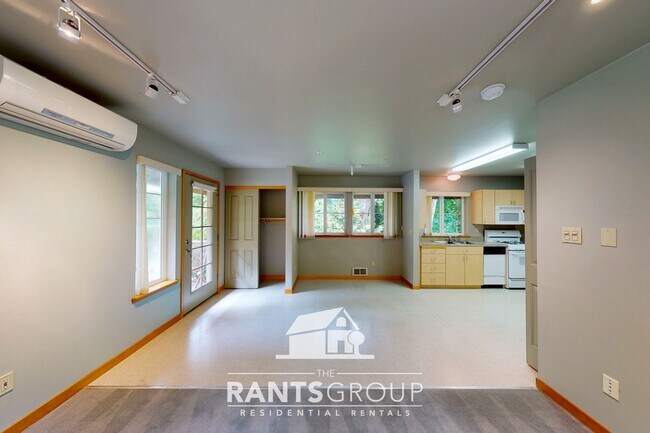 Building Photo - Beautiful Unit on West Bay Drive!