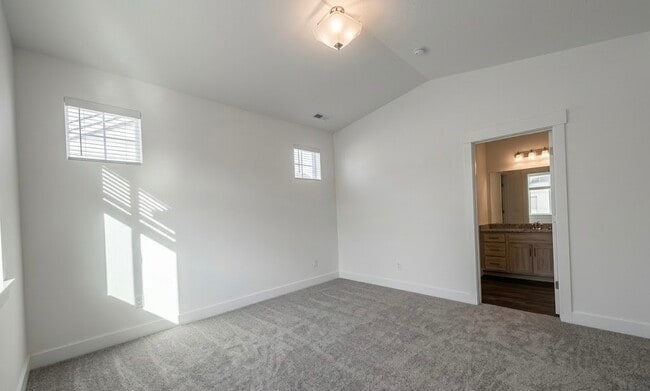 Building Photo - 1094 3980 W