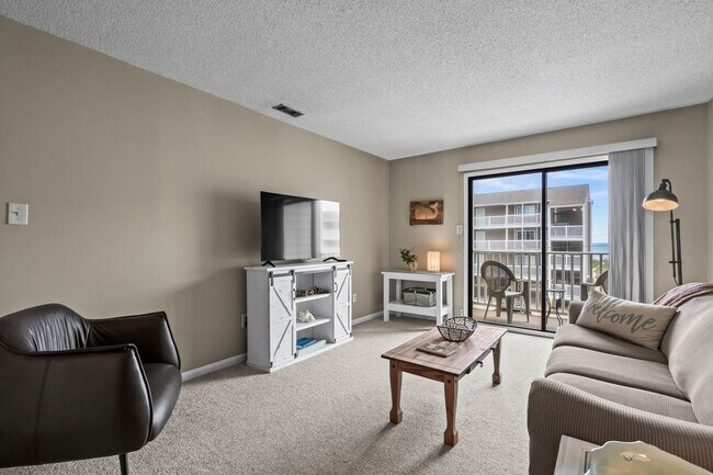 Building Photo - Close to the beach