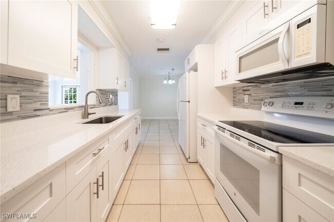 Building Photo - 4916 Viceroy St