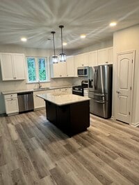 Building Photo - 145 Leander Dr