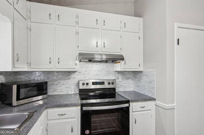 Building Photo - 2453 Falcon Ct