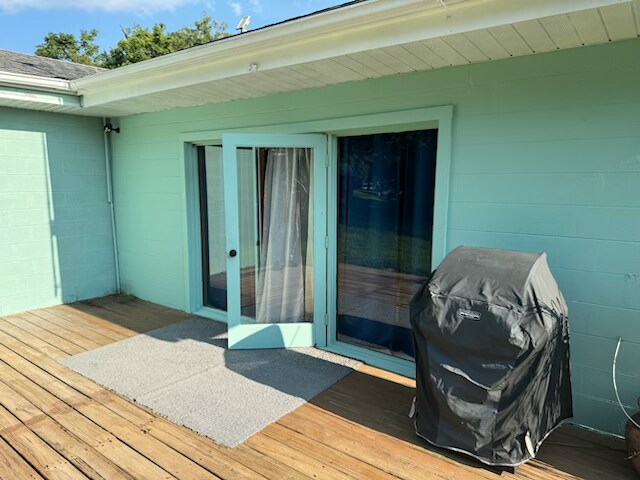 Building Photo - 320 E Oak St