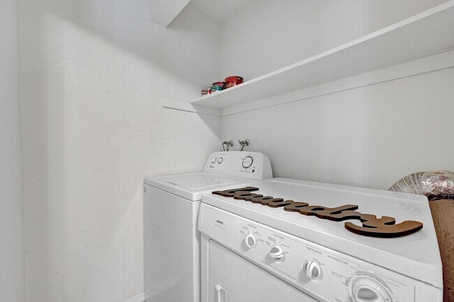 Building Photo - $1,795.00 - 2 Bedrooms, 2 Bathrooms, Apart...