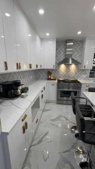 Building Photo - 16 Charron St