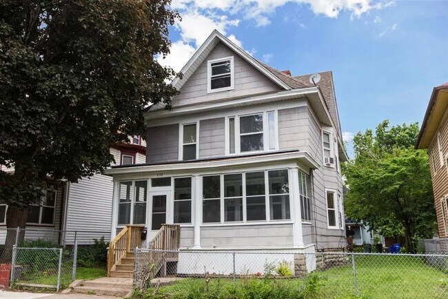 Primary Photo - 839 Aurora Ave