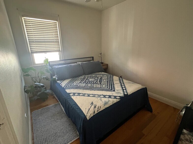 3rd Bedroom w/ Queen - 1626 Hoyt St