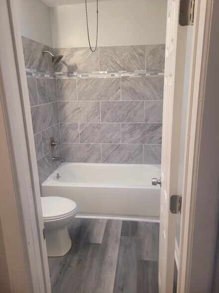 Building Photo - 305 Greenway Ave