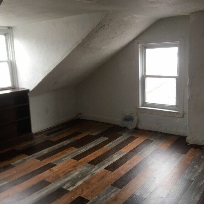 Building Photo - 572 W Philadelphia St