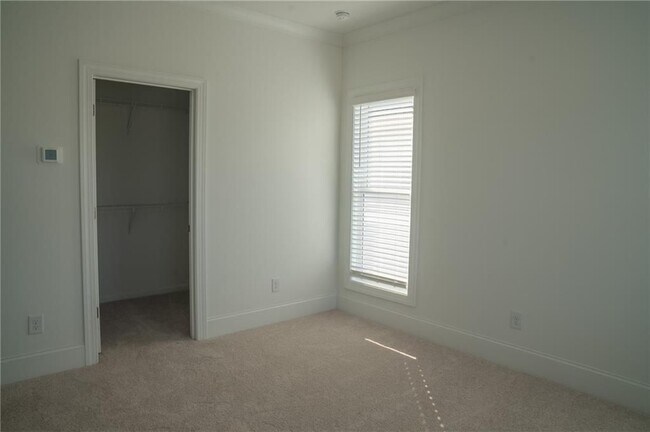 Building Photo - 1516 Westend Wy
