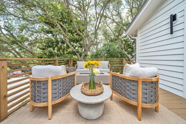 Building Photo - 6296 W County Hwy 30A