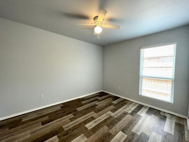 Building Photo - 3 bed 2 bath Move In Ready! Frenship ISD