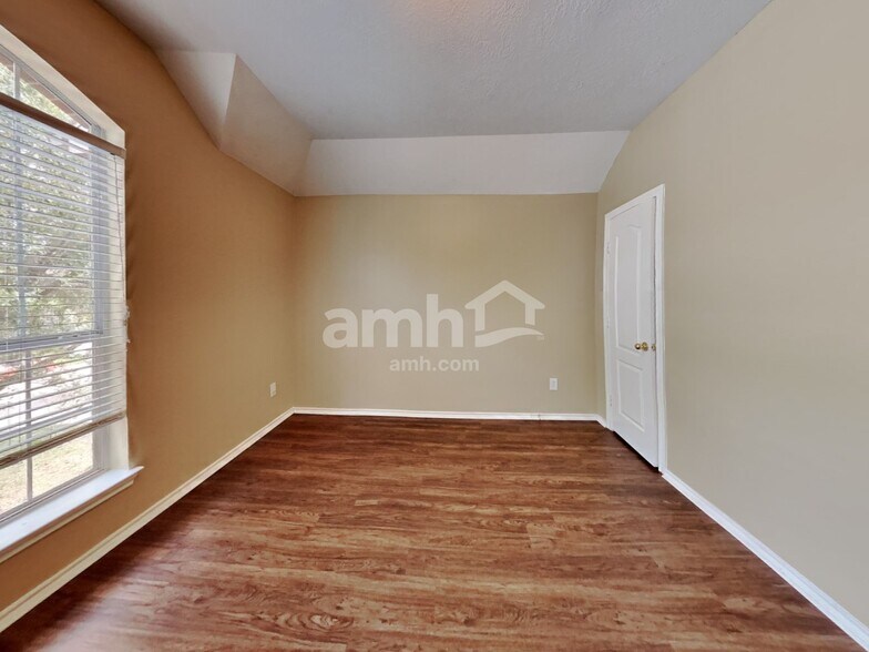 Building Photo - 26004 Castle Meadow Ln