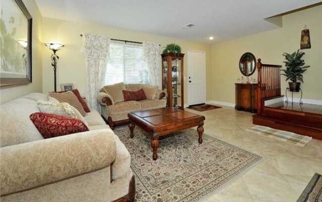 Building Photo - 552 Sipes Cir