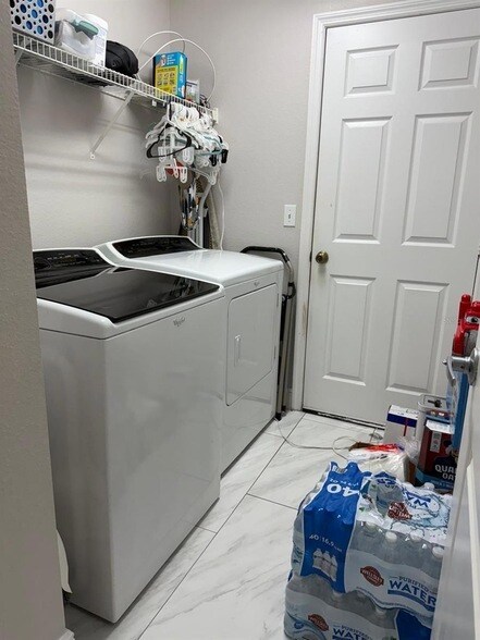 Building Photo - 4706 Doral Pointe Dr