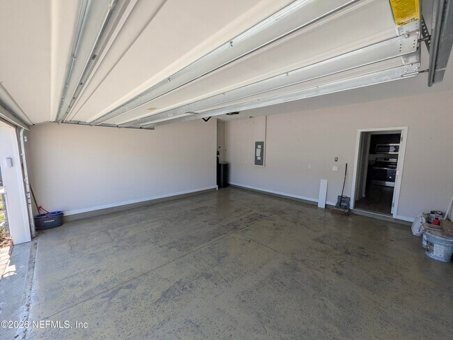 Building Photo - 100 Golden Fern Dr