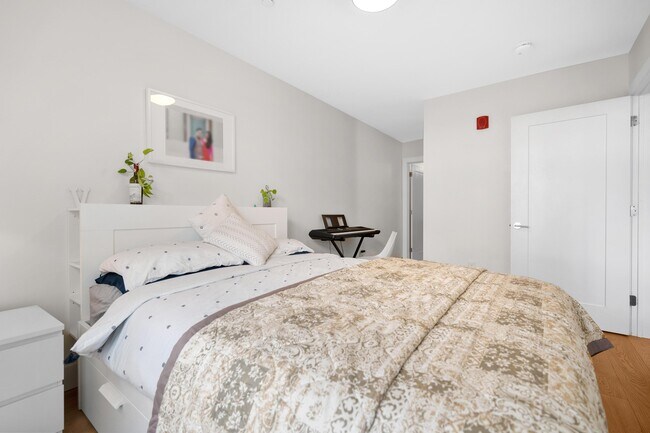 Primary Suite - 250 Meridian St