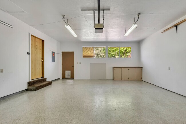 Building Photo - 8131 Viscounti Dr