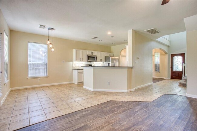 Building Photo - 1107 Middle Brook Dr