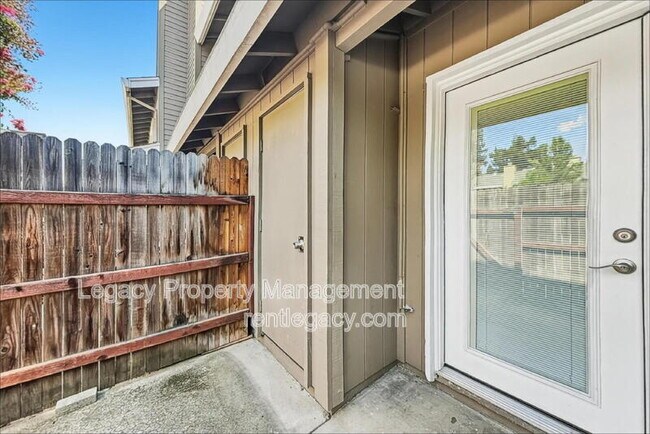 Building Photo - 5606 Hamilton St