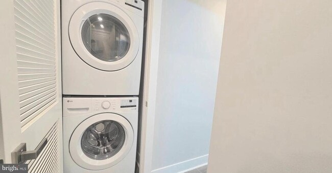 Building Photo - 5233 Chancellor St