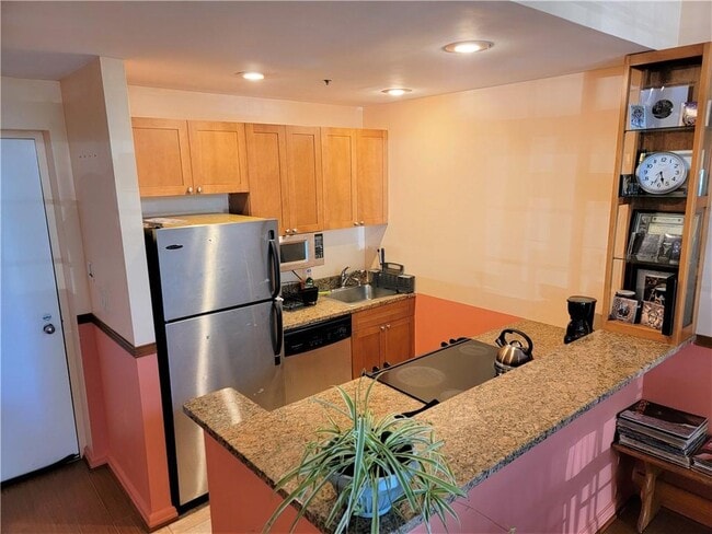 Building Photo - 1402 Villa Dr