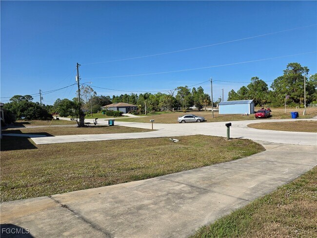 Building Photo - 5010 Dolphin Ct