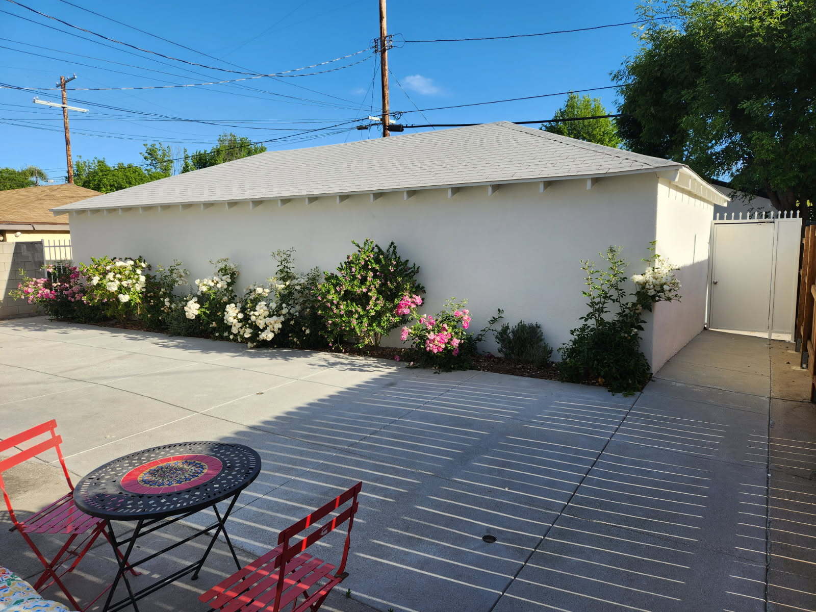 Building Photo - 12753 Oxnard St