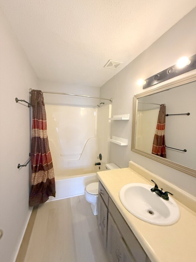 Building Photo - 13001 Virginia Ct