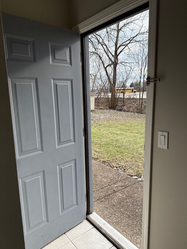 Building Photo - Nice duplex in a convenient location