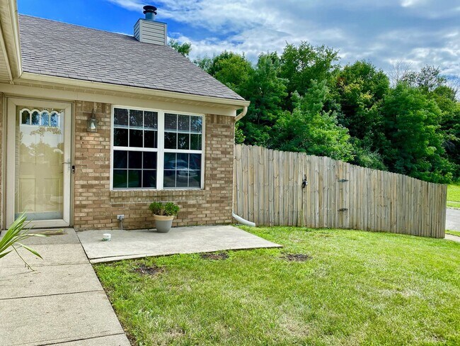 Building Photo - COMING SOON!! Great 3 Bedroom 2 Bathroom R...